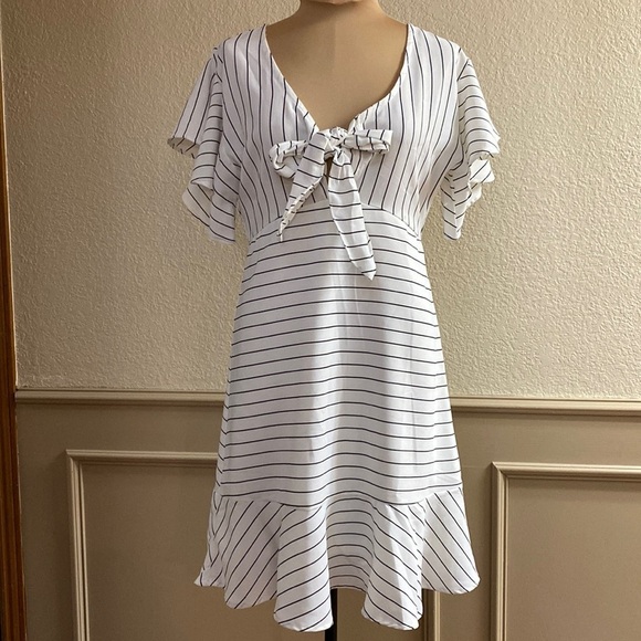 She + Sky Women's black and White striped‎ tie front flutter mini dress - Picture 1 of 6